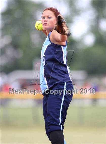 Thumbnail 1 in Hoosick Falls v. Gananda (NYSPHSAA Class C Semifinal) photogallery.