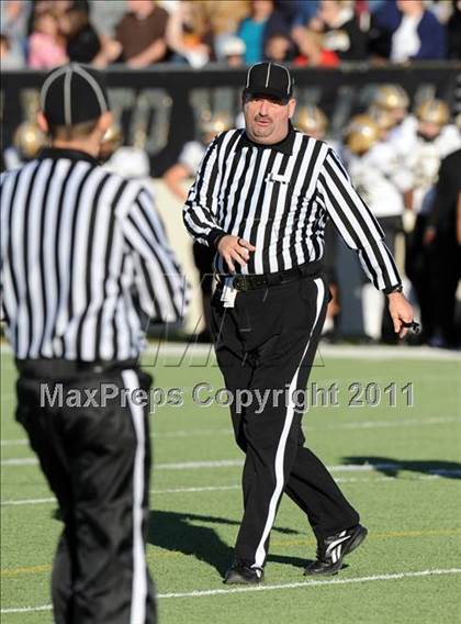 Thumbnail 2 in Ryan vs. Rider (4A Division 1 Region 1 Quarterfinals) photogallery.