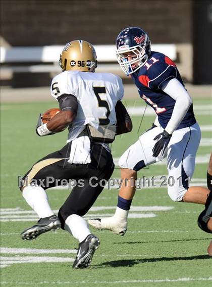 Thumbnail 3 in Ryan vs. Rider (4A Division 1 Region 1 Quarterfinals) photogallery.