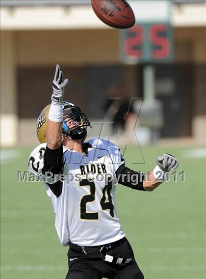 Thumbnail 2 in Ryan vs. Rider (4A Division 1 Region 1 Quarterfinals) photogallery.
