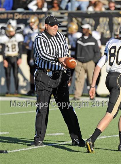 Thumbnail 3 in Ryan vs. Rider (4A Division 1 Region 1 Quarterfinals) photogallery.