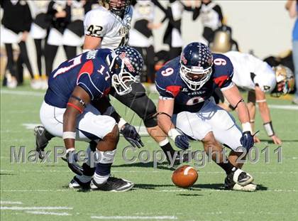Thumbnail 3 in Ryan vs. Rider (4A Division 1 Region 1 Quarterfinals) photogallery.