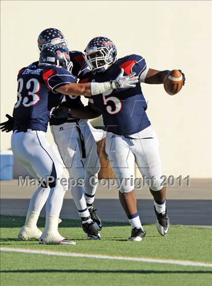 Thumbnail 2 in Ryan vs. Rider (4A Division 1 Region 1 Quarterfinals) photogallery.