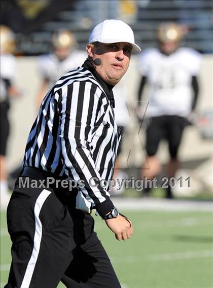Thumbnail 2 in Ryan vs. Rider (4A Division 1 Region 1 Quarterfinals) photogallery.