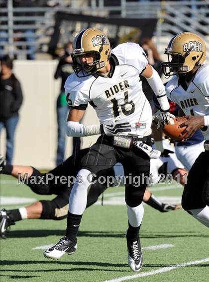 Thumbnail 2 in Ryan vs. Rider (4A Division 1 Region 1 Quarterfinals) photogallery.