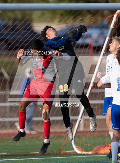 Thumbnail 3 in Lee [Robert E.] vs Clemens (UIL 6A Region 4 Quarterfinal) photogallery.