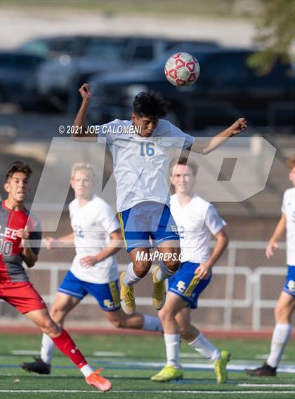 Thumbnail 2 in Lee [Robert E.] vs Clemens (UIL 6A Region 4 Quarterfinal) photogallery.