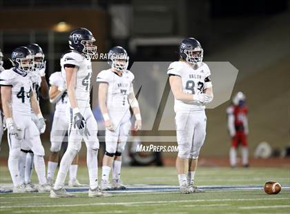 Thumbnail 2 in Valor Christian vs. Cherry Creek (CHSAA 5A Championship) photogallery.