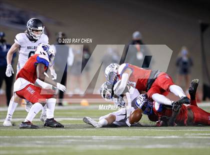 Thumbnail 2 in Valor Christian vs. Cherry Creek (CHSAA 5A Championship) photogallery.