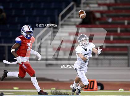 Thumbnail 3 in Valor Christian vs. Cherry Creek (CHSAA 5A Championship) photogallery.