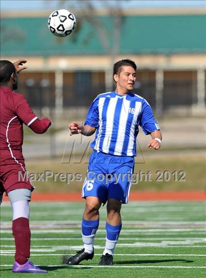 Thumbnail 2 in Turner [R. L.] vs Beaumont Central (Lobo Winter Invitational) photogallery.