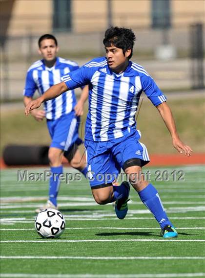 Thumbnail 1 in Turner [R. L.] vs Beaumont Central (Lobo Winter Invitational) photogallery.