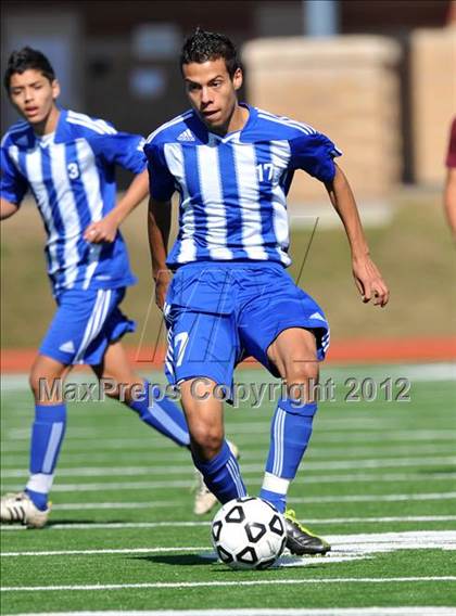 Thumbnail 2 in Turner [R. L.] vs Beaumont Central (Lobo Winter Invitational) photogallery.