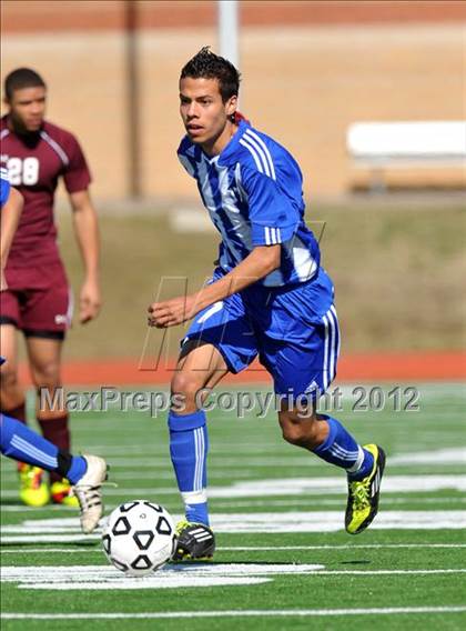 Thumbnail 3 in Turner [R. L.] vs Beaumont Central (Lobo Winter Invitational) photogallery.