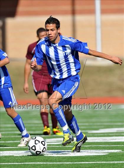 Thumbnail 1 in Turner [R. L.] vs Beaumont Central (Lobo Winter Invitational) photogallery.