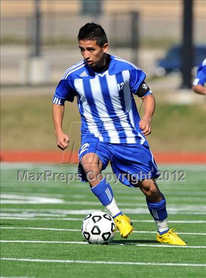 Thumbnail 3 in Turner [R. L.] vs Beaumont Central (Lobo Winter Invitational) photogallery.