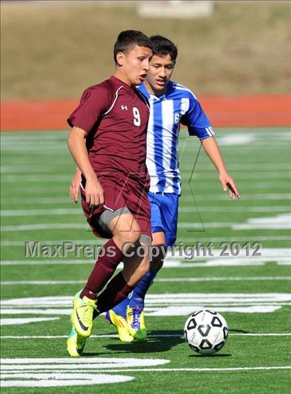 Thumbnail 2 in Turner [R. L.] vs Beaumont Central (Lobo Winter Invitational) photogallery.