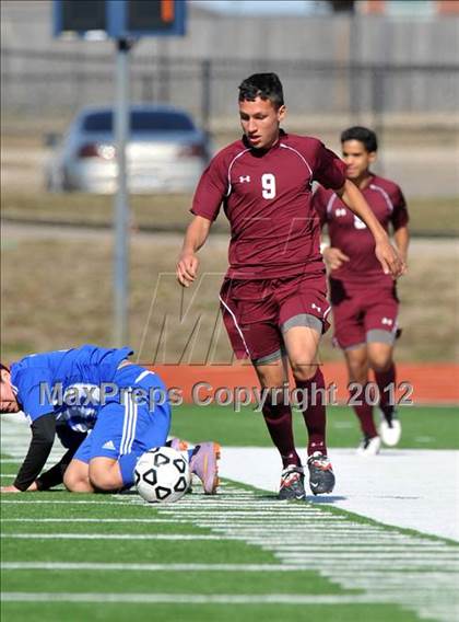 Thumbnail 1 in Turner [R. L.] vs Beaumont Central (Lobo Winter Invitational) photogallery.