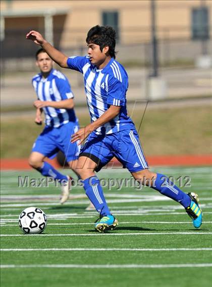 Thumbnail 2 in Turner [R. L.] vs Beaumont Central (Lobo Winter Invitational) photogallery.