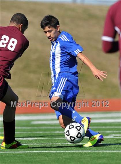 Thumbnail 2 in Turner [R. L.] vs Beaumont Central (Lobo Winter Invitational) photogallery.