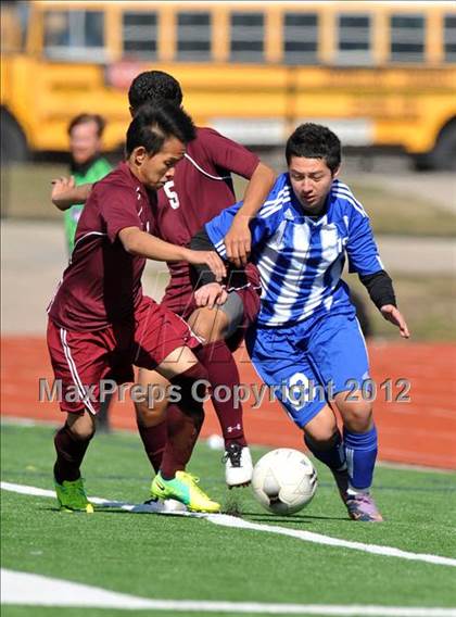 Thumbnail 3 in Turner [R. L.] vs Beaumont Central (Lobo Winter Invitational) photogallery.