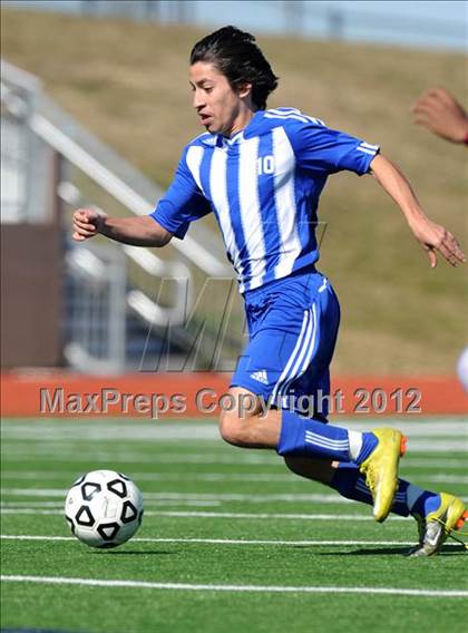 Thumbnail 2 in Turner [R. L.] vs Beaumont Central (Lobo Winter Invitational) photogallery.