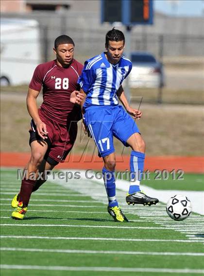 Thumbnail 2 in Turner [R. L.] vs Beaumont Central (Lobo Winter Invitational) photogallery.