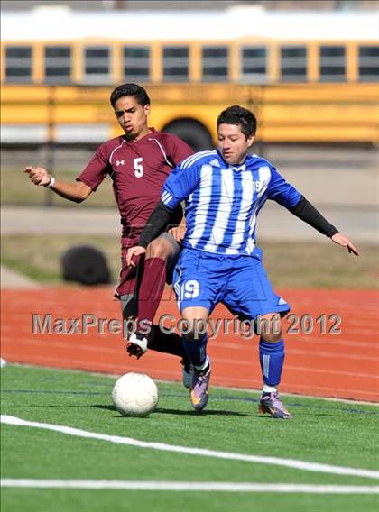 Thumbnail 2 in Turner [R. L.] vs Beaumont Central (Lobo Winter Invitational) photogallery.