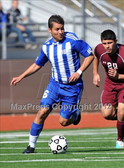 Thumbnail 3 in Turner [R. L.] vs Beaumont Central (Lobo Winter Invitational) photogallery.