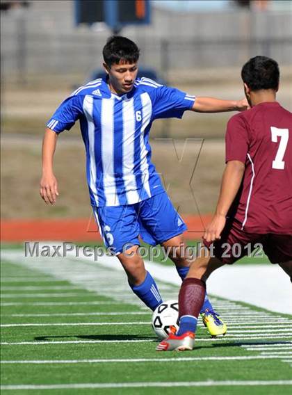 Thumbnail 3 in Turner [R. L.] vs Beaumont Central (Lobo Winter Invitational) photogallery.