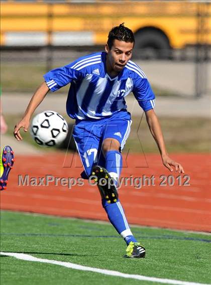 Thumbnail 1 in Turner [R. L.] vs Beaumont Central (Lobo Winter Invitational) photogallery.