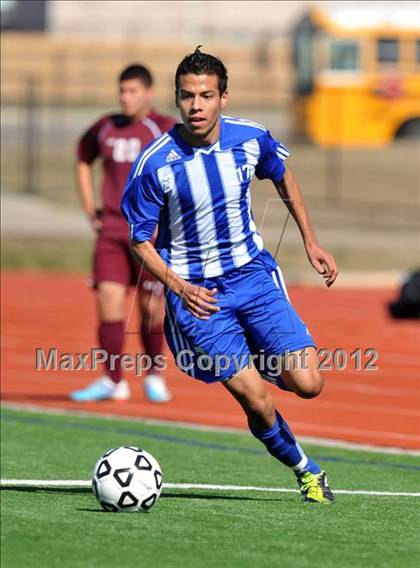Thumbnail 2 in Turner [R. L.] vs Beaumont Central (Lobo Winter Invitational) photogallery.