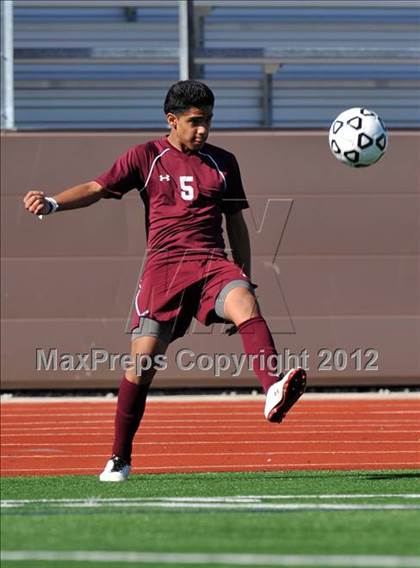 Thumbnail 3 in Turner [R. L.] vs Beaumont Central (Lobo Winter Invitational) photogallery.