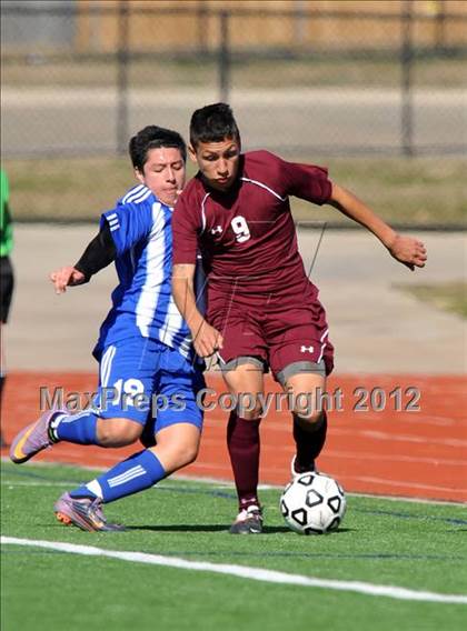 Thumbnail 2 in Turner [R. L.] vs Beaumont Central (Lobo Winter Invitational) photogallery.