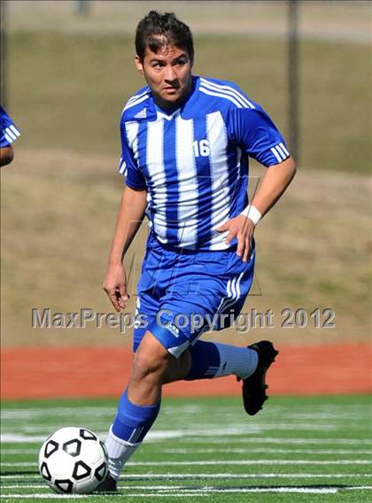 Thumbnail 3 in Turner [R. L.] vs Beaumont Central (Lobo Winter Invitational) photogallery.