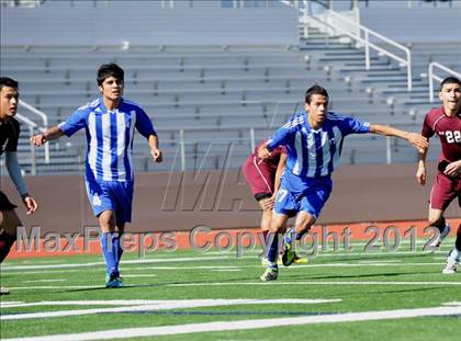 Thumbnail 2 in Turner [R. L.] vs Beaumont Central (Lobo Winter Invitational) photogallery.