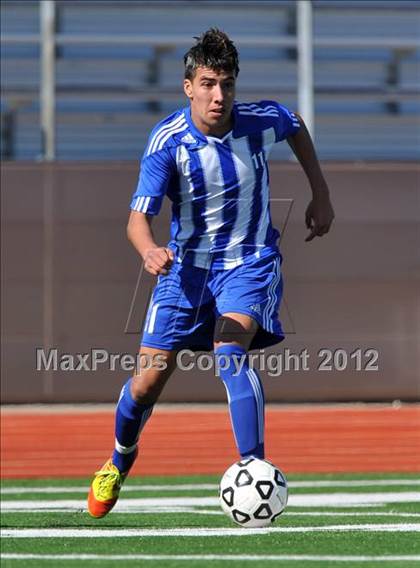 Thumbnail 2 in Turner [R. L.] vs Beaumont Central (Lobo Winter Invitational) photogallery.