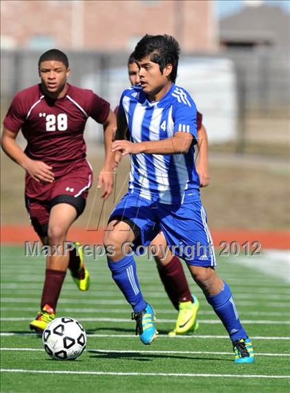 Thumbnail 1 in Turner [R. L.] vs Beaumont Central (Lobo Winter Invitational) photogallery.