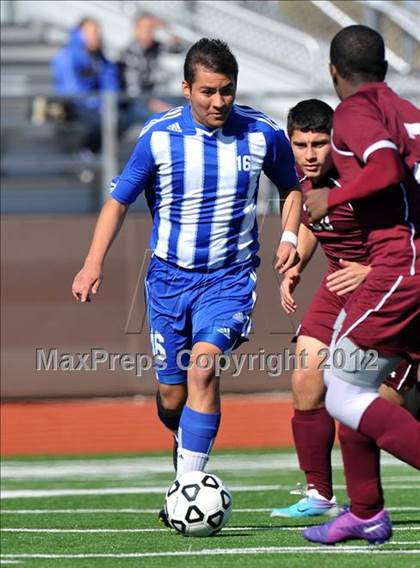 Thumbnail 1 in Turner [R. L.] vs Beaumont Central (Lobo Winter Invitational) photogallery.