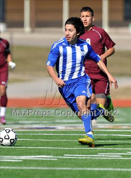 Thumbnail 1 in Turner [R. L.] vs Beaumont Central (Lobo Winter Invitational) photogallery.