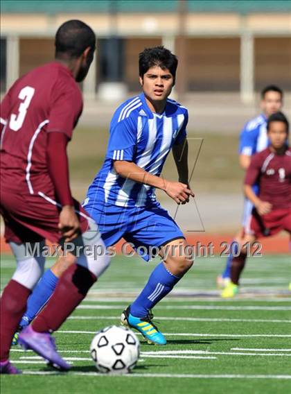 Thumbnail 1 in Turner [R. L.] vs Beaumont Central (Lobo Winter Invitational) photogallery.