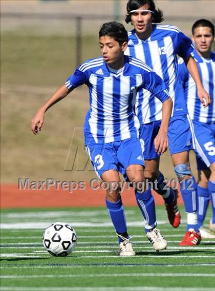 Thumbnail 1 in Turner [R. L.] vs Beaumont Central (Lobo Winter Invitational) photogallery.