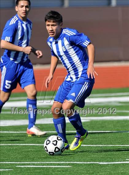 Thumbnail 2 in Turner [R. L.] vs Beaumont Central (Lobo Winter Invitational) photogallery.