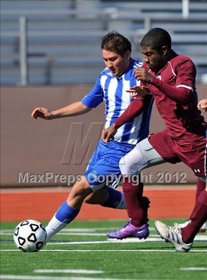 Thumbnail 3 in Turner [R. L.] vs Beaumont Central (Lobo Winter Invitational) photogallery.