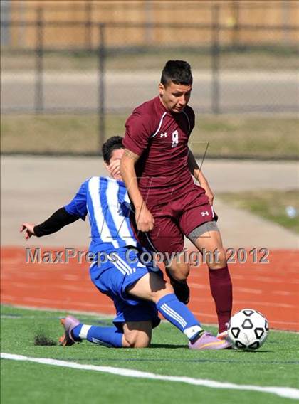 Thumbnail 3 in Turner [R. L.] vs Beaumont Central (Lobo Winter Invitational) photogallery.