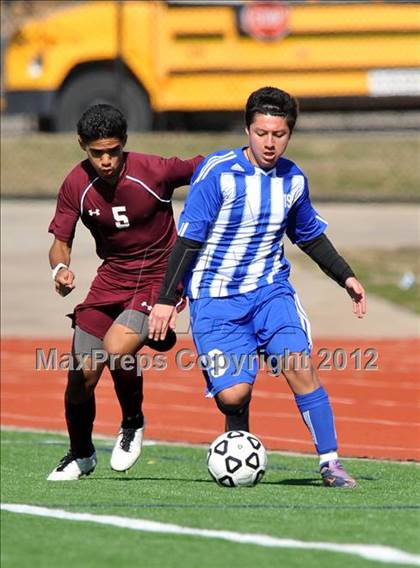 Thumbnail 1 in Turner [R. L.] vs Beaumont Central (Lobo Winter Invitational) photogallery.