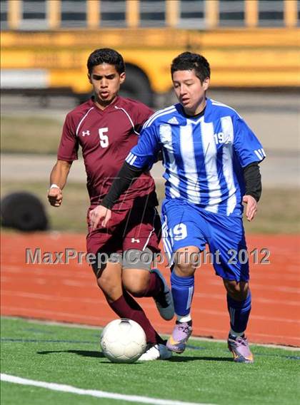 Thumbnail 1 in Turner [R. L.] vs Beaumont Central (Lobo Winter Invitational) photogallery.