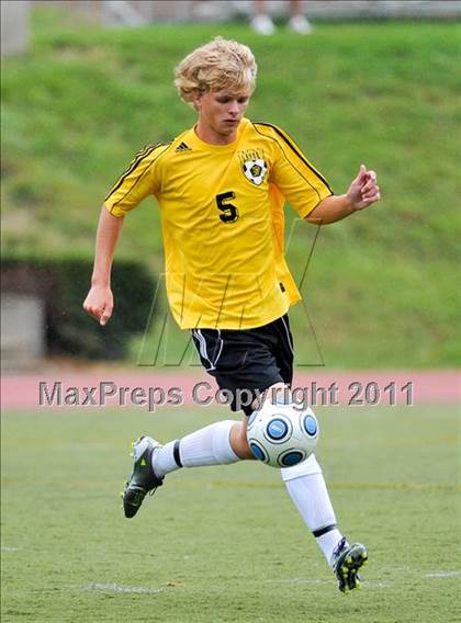 Thumbnail 3 in Lahser vs Farmington (Detroit Country Day Tournament) photogallery.