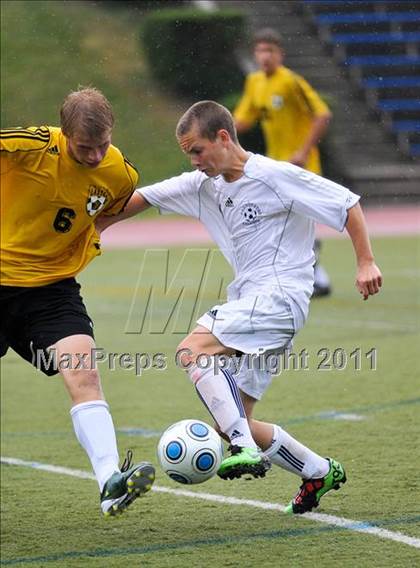 Thumbnail 1 in Lahser vs Farmington (Detroit Country Day Tournament) photogallery.