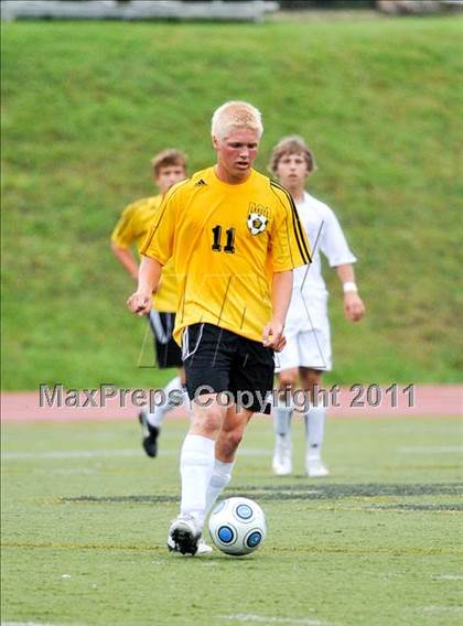 Thumbnail 1 in Lahser vs Farmington (Detroit Country Day Tournament) photogallery.